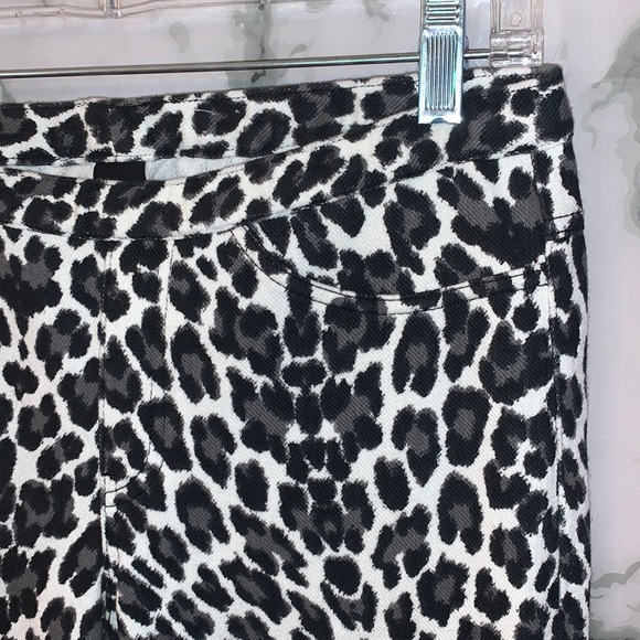 M Hue Snow Leopard Original Jean Patterned Leggings - Picture 6 of 16